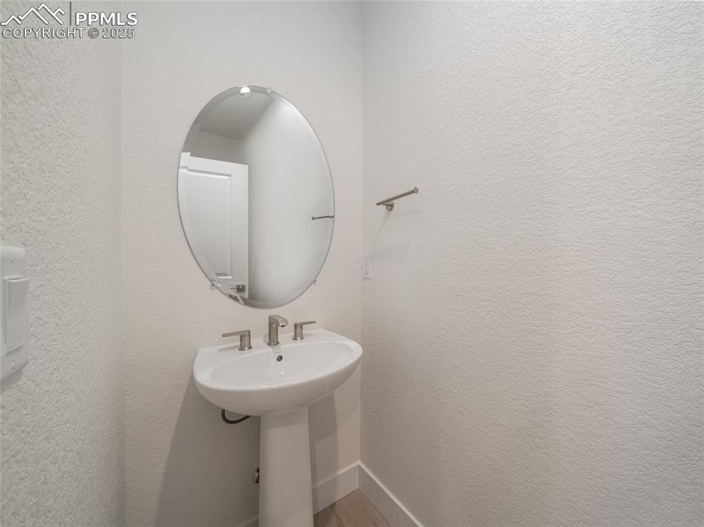 Image 20 of 30: Bathroom