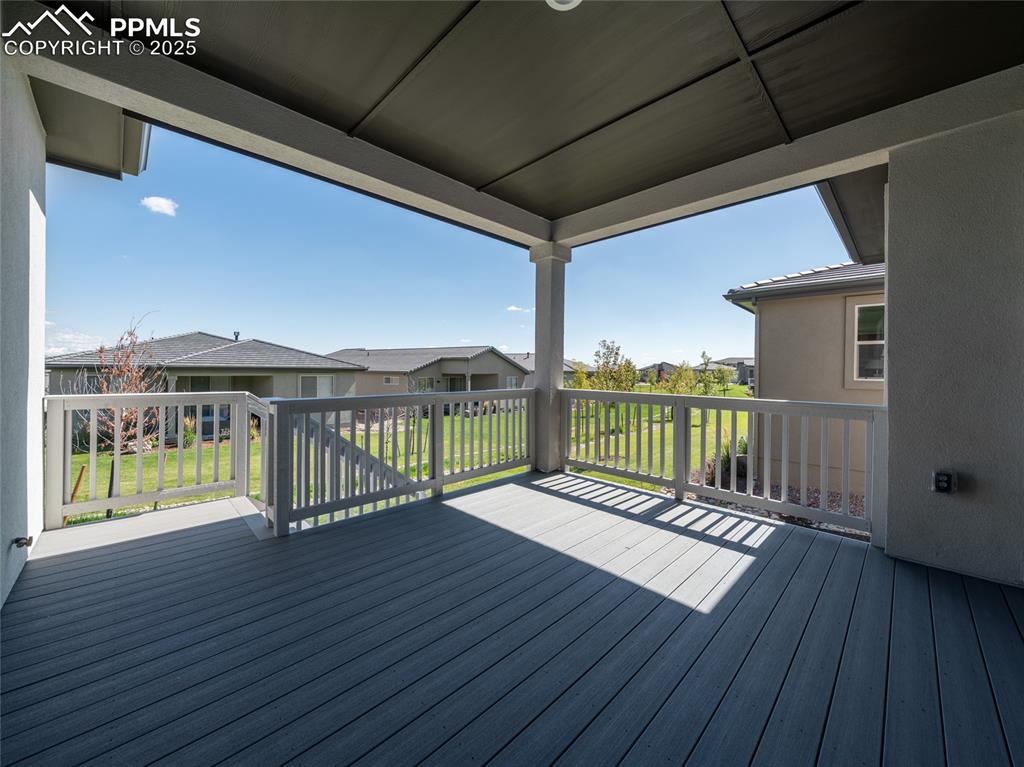 Image 5 of 30: Deck
