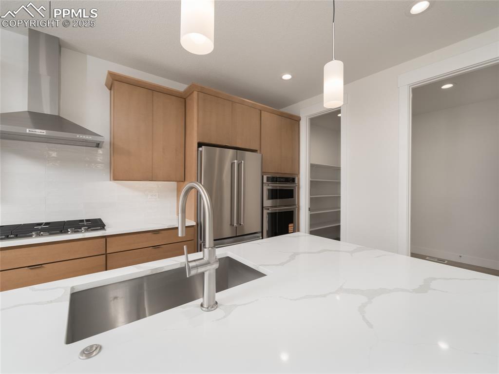 Image 7 of 30: Kitchen