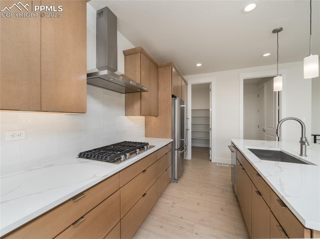 Image 8 of 30: Kitchen
