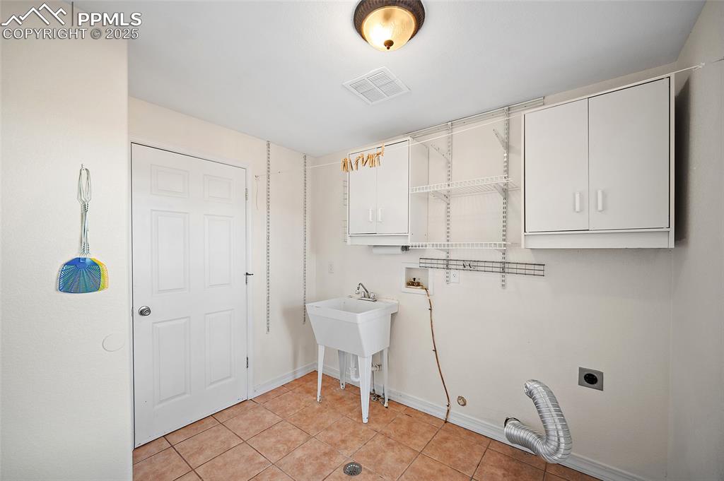 Image 10 of 37: Laundry