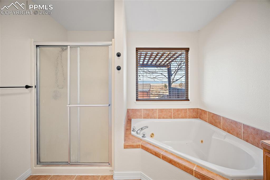 Image 16 of 37: Bathroom