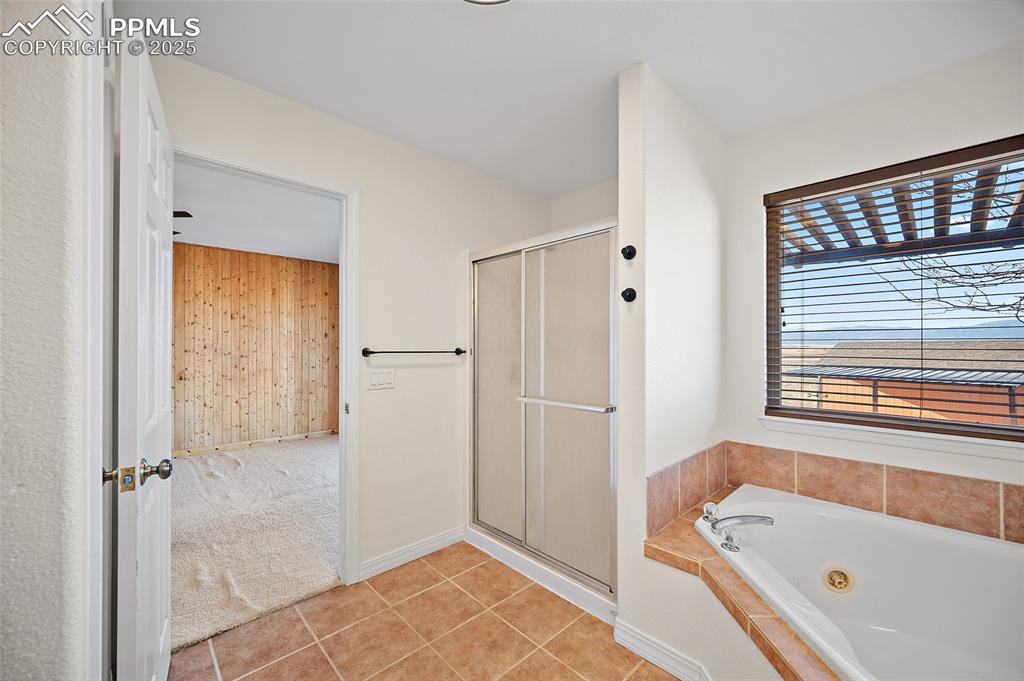 Image 18 of 37: Bathroom