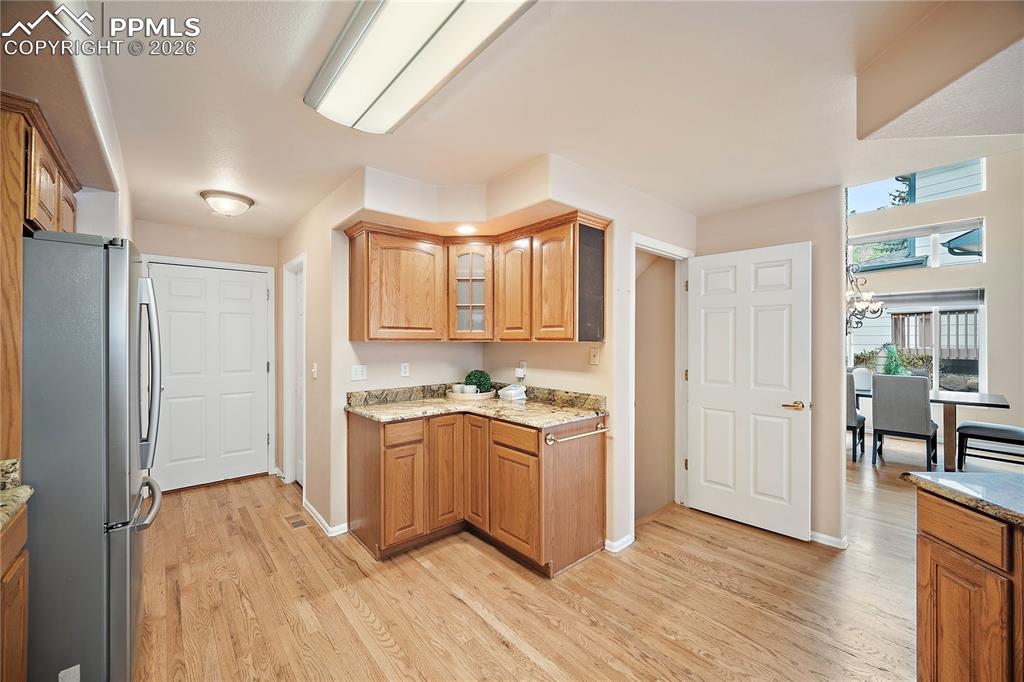 Image 13 of 50: Kitchen