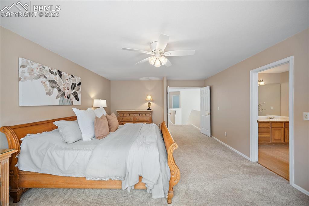 Image 27 of 50: Bedroom