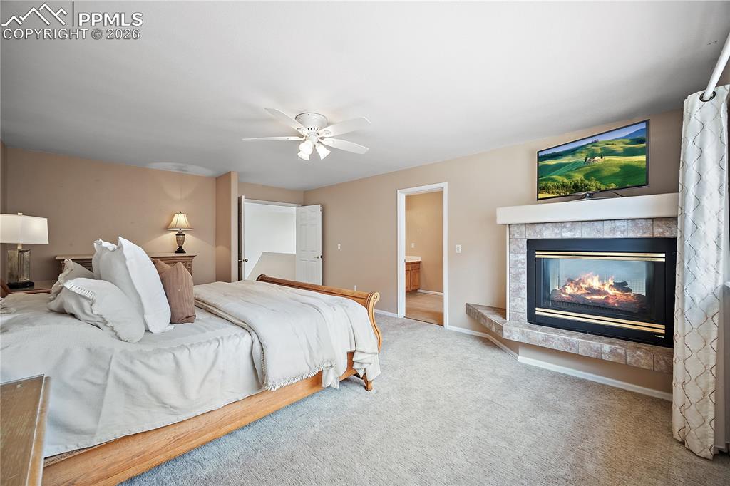 Image 29 of 50: Bedroom