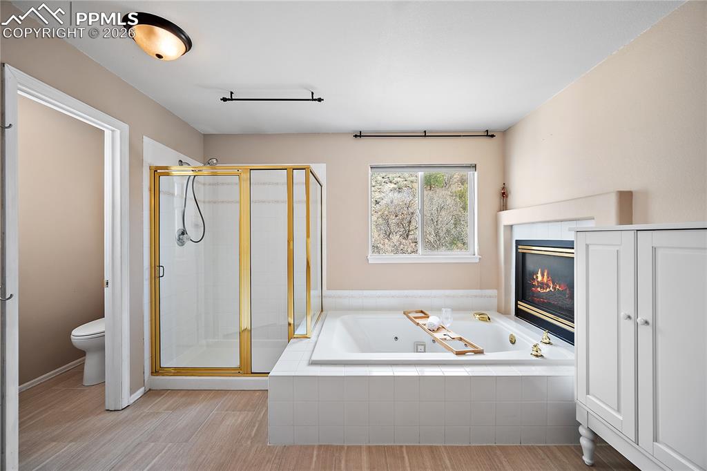 Image 31 of 50: Bathroom