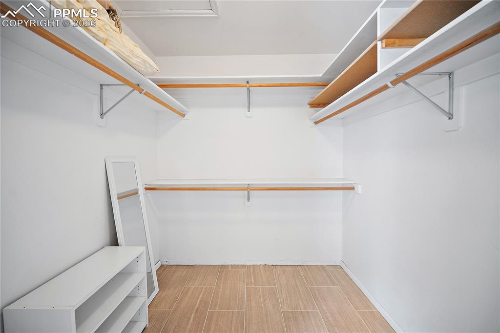 Image 34 of 50: Closet