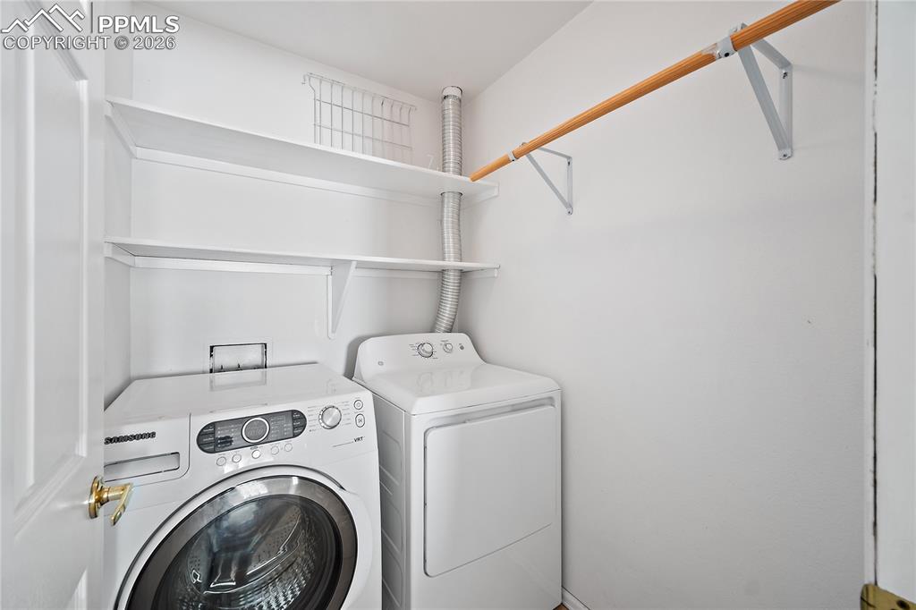 Image 35 of 50: Laundry