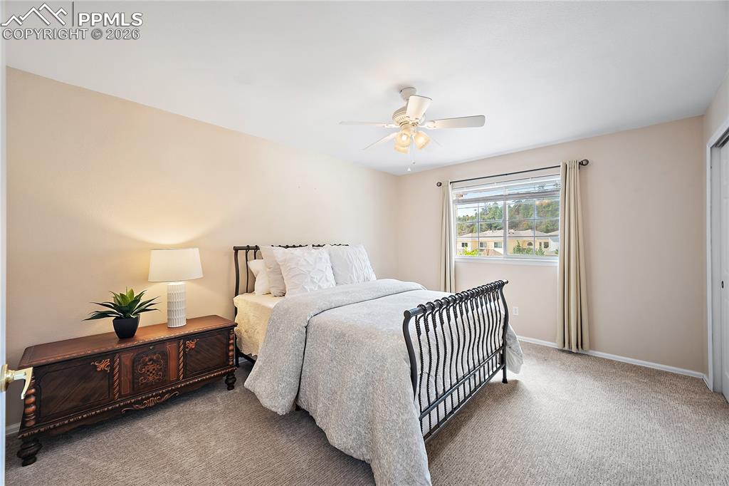 Image 38 of 50: Bedroom