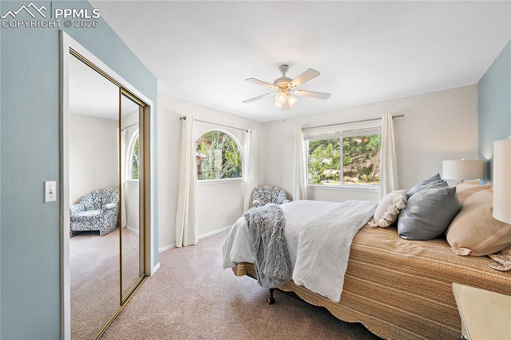 Image 39 of 50: Bedroom