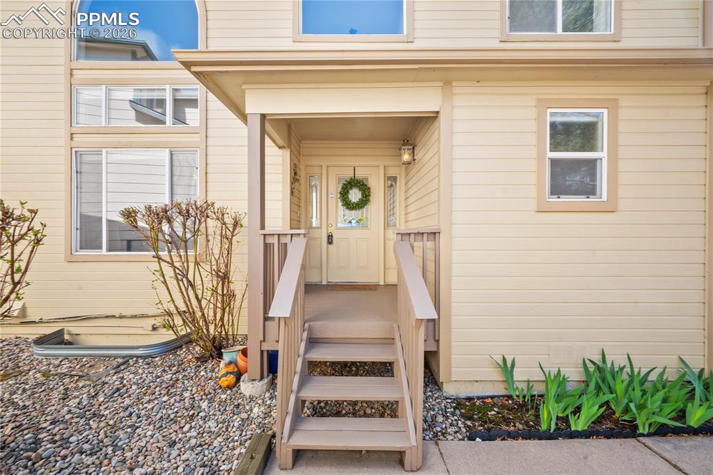 Image 6 of 50: Entry