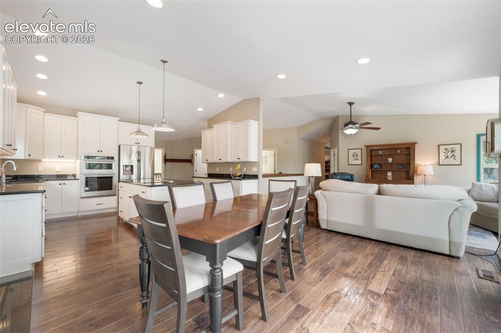 Image 12 of 50: Dining Area
