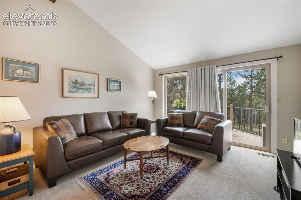 Image 19 of 50: Living Room