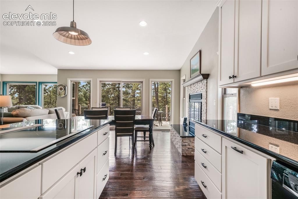 Image 8 of 50: Kitchen