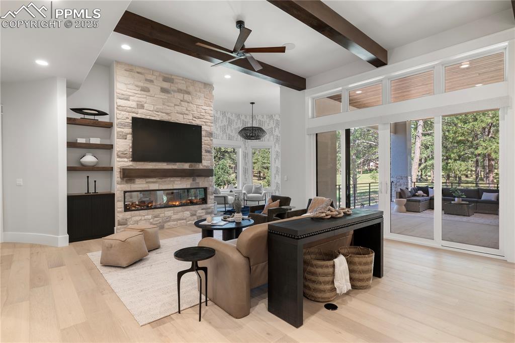 Image 19 of 49: Living Room