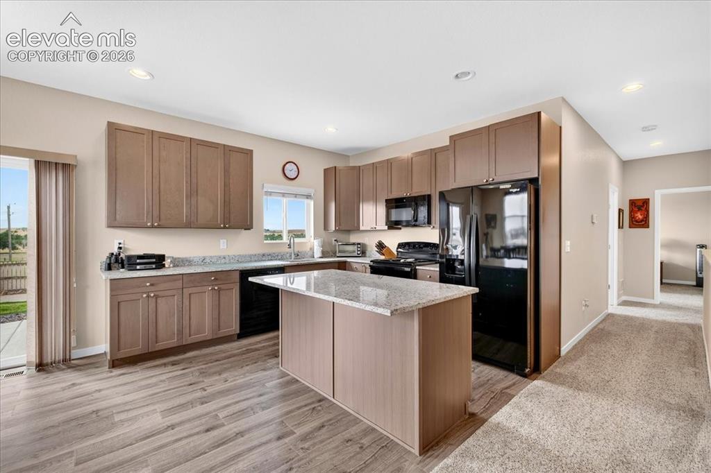 Image 12 of 39: Kitchen