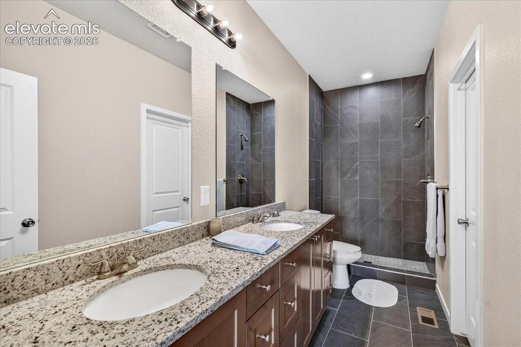 Image 17 of 39: Bathroom