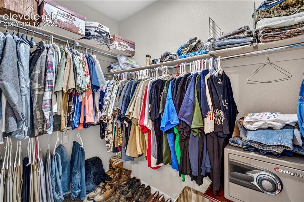Image 18 of 39: Closet