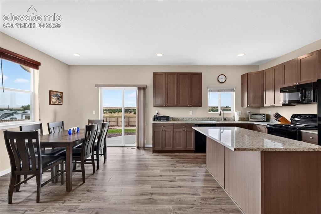 Image 6 of 39: Kitchen