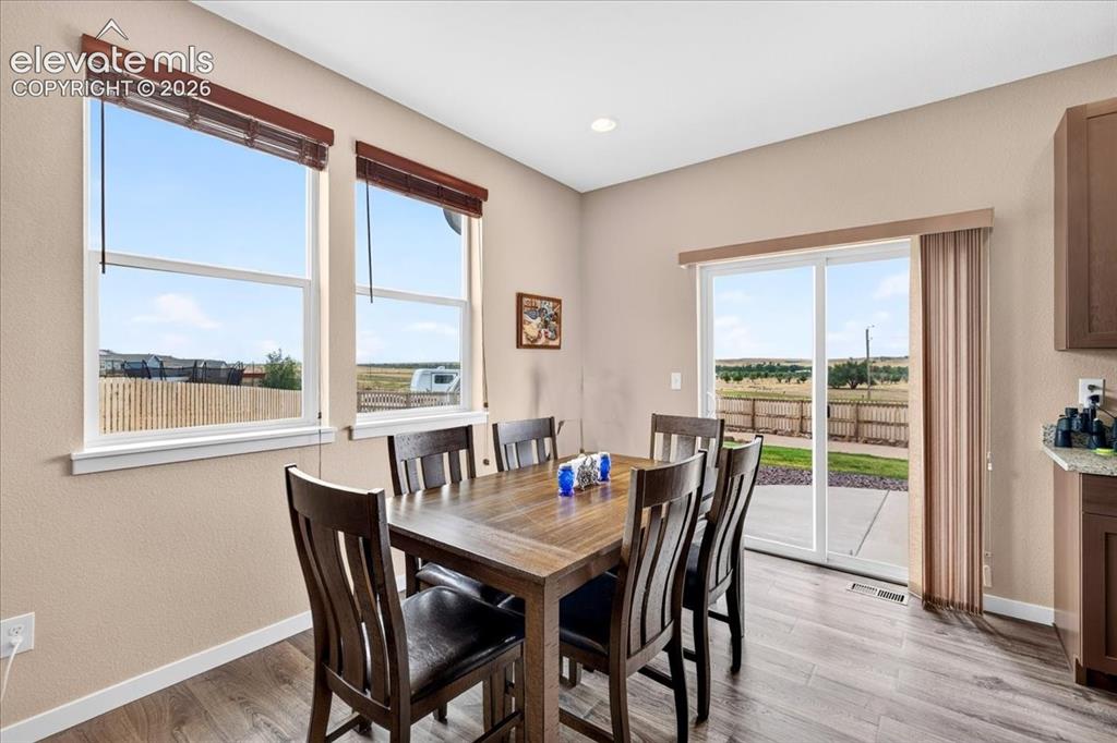 Image 7 of 39: Dining Area