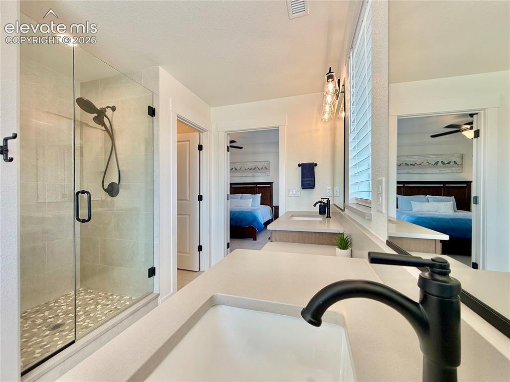 Image 14 of 28: Bathroom
