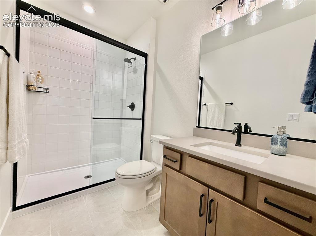 Image 25 of 28: Bathroom