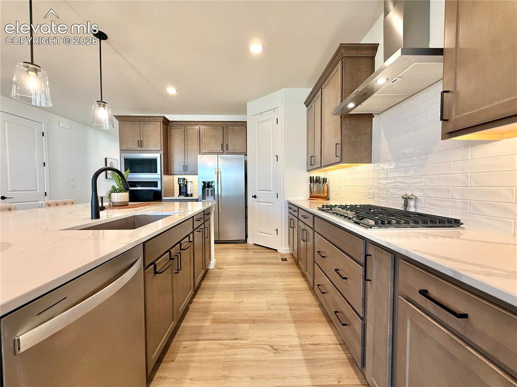 Image 3 of 28: Kitchen