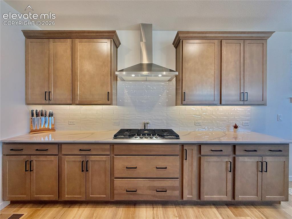 Image 4 of 28: Kitchen