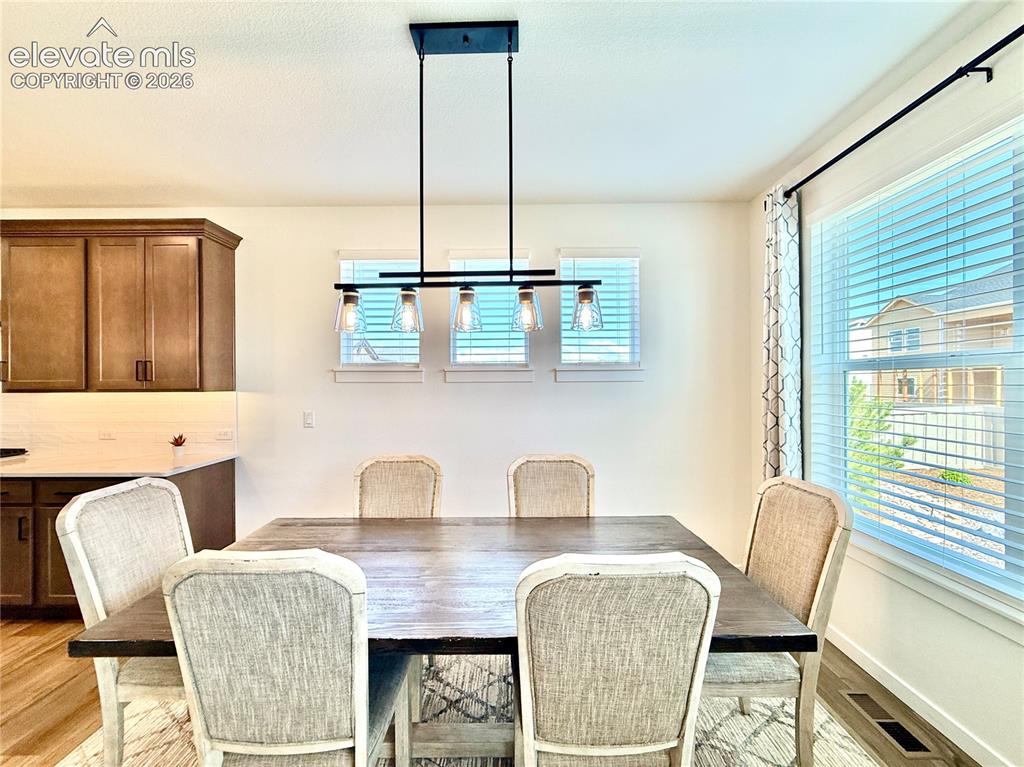 Image 5 of 28: Dining Area