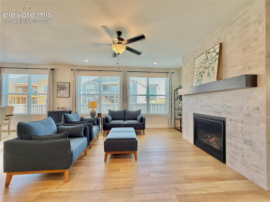 Image 6 of 28: Living Room