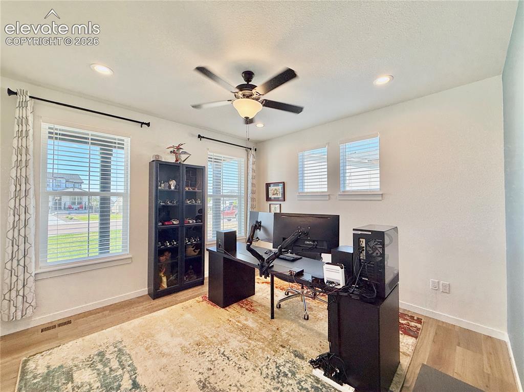 Image 8 of 28: Office