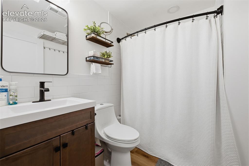 Image 29 of 50: Basement Apartment -
Full bathroom