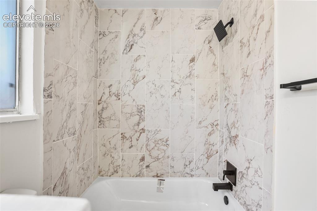 Image 18 of 29: Bathroom