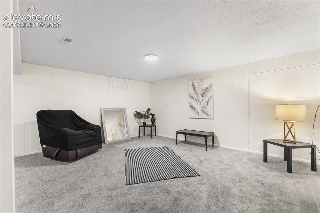 Image 19 of 29: Sitting Room