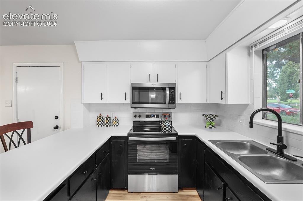 Image 2 of 29: Kitchen