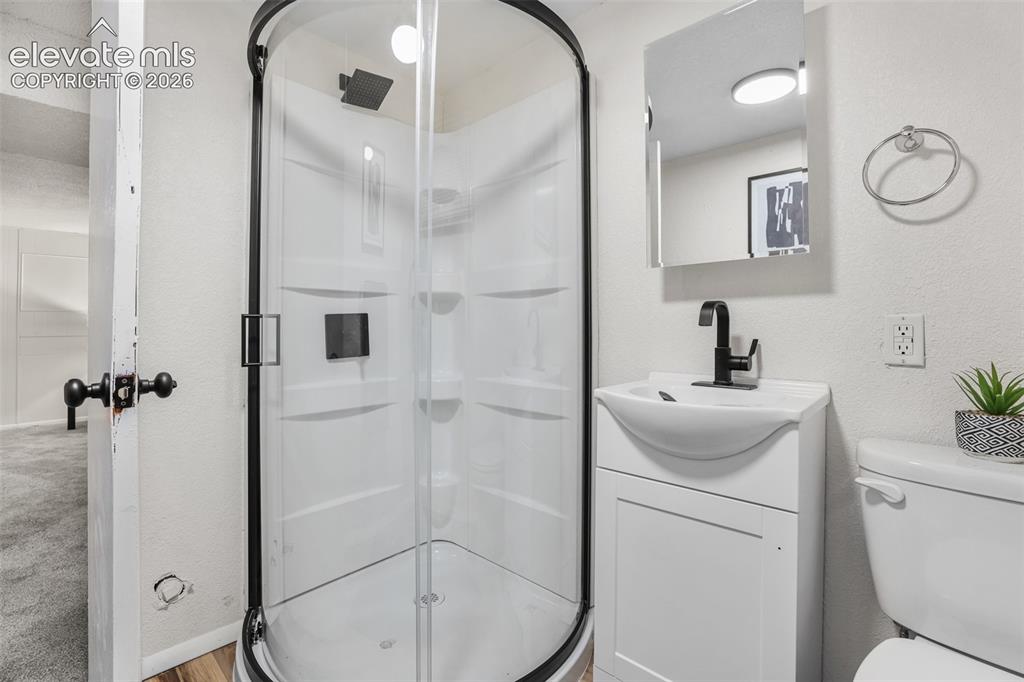 Image 25 of 29: Bathroom