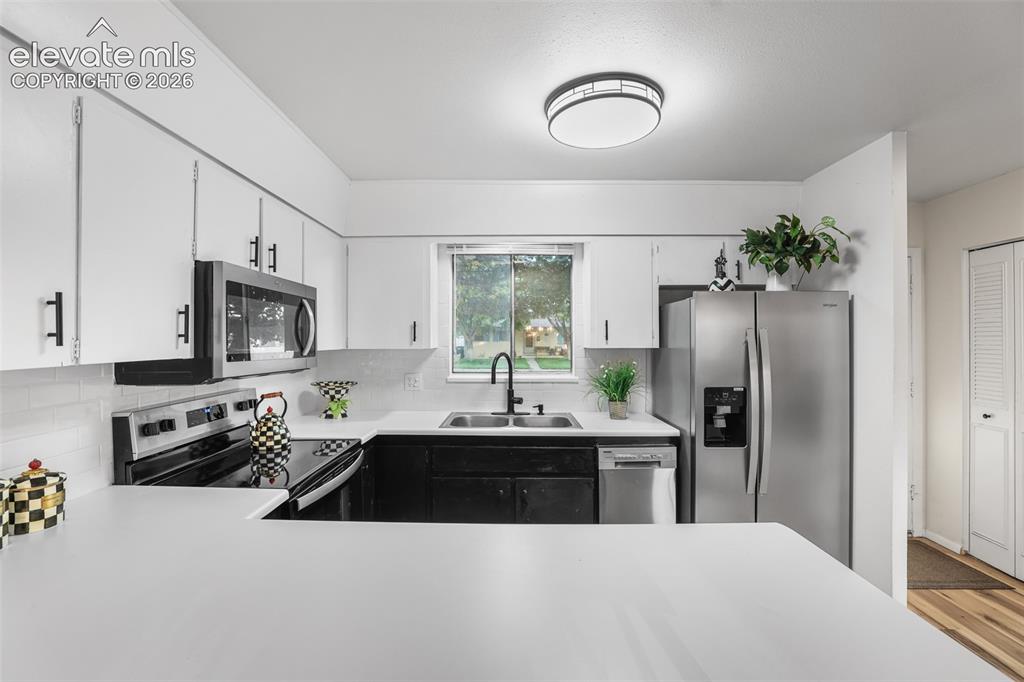 Image 5 of 29: Kitchen