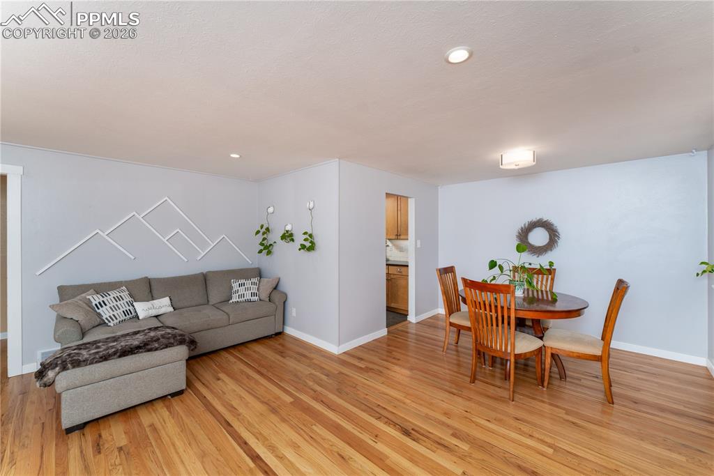 Image 6 of 27: Dining Area