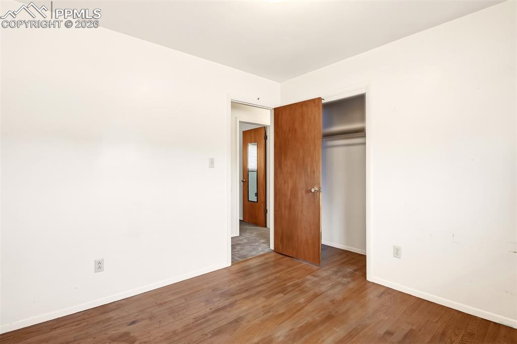 Image 11 of 29: Bedroom