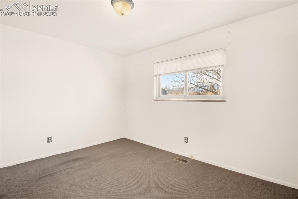 Image 14 of 29: Bedroom