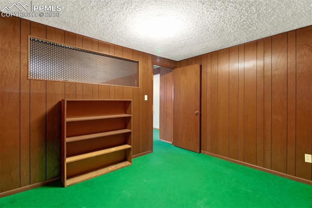 Image 19 of 29: Family Room