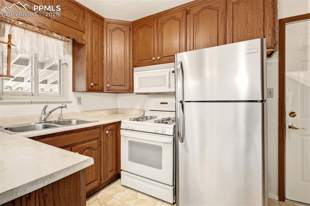 Image 2 of 29: Kitchen