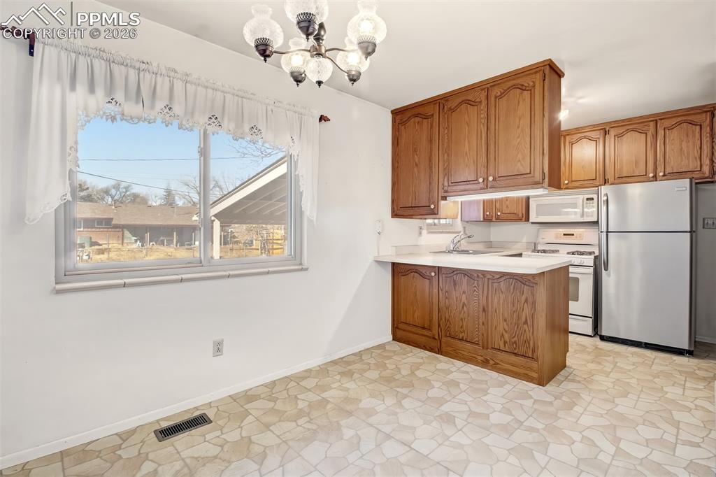 Image 5 of 29: Kitchen