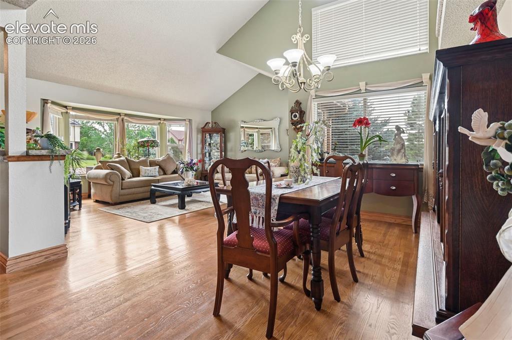 Image 13 of 50: Dining Area