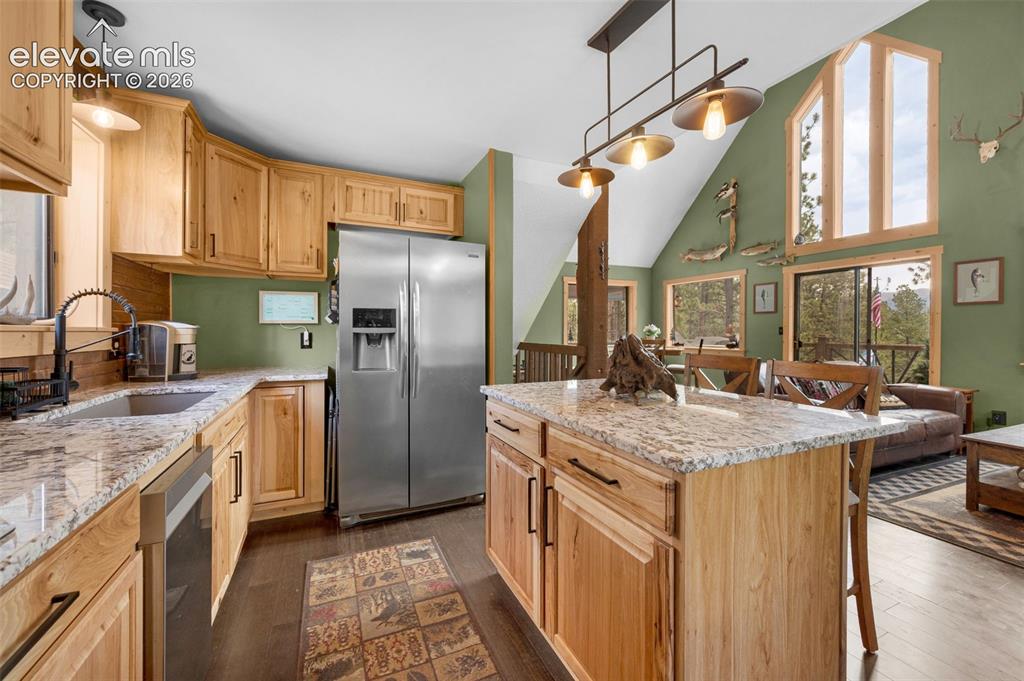 Image 11 of 33: Kitchen