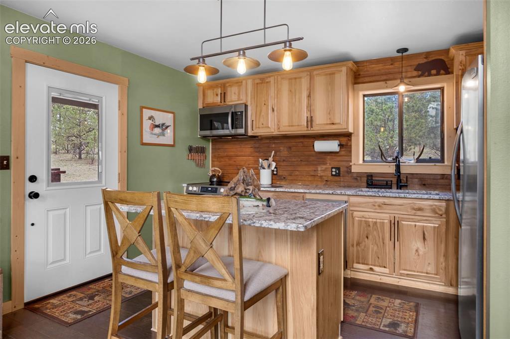 Image 13 of 33: Kitchen