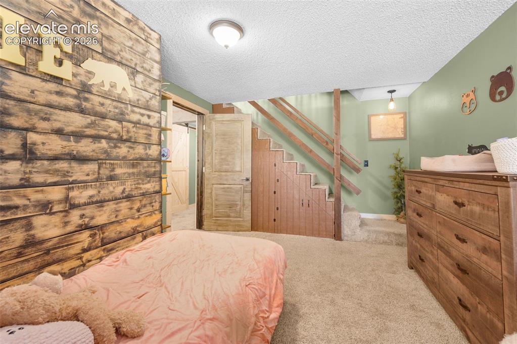 Image 19 of 33: Bedroom