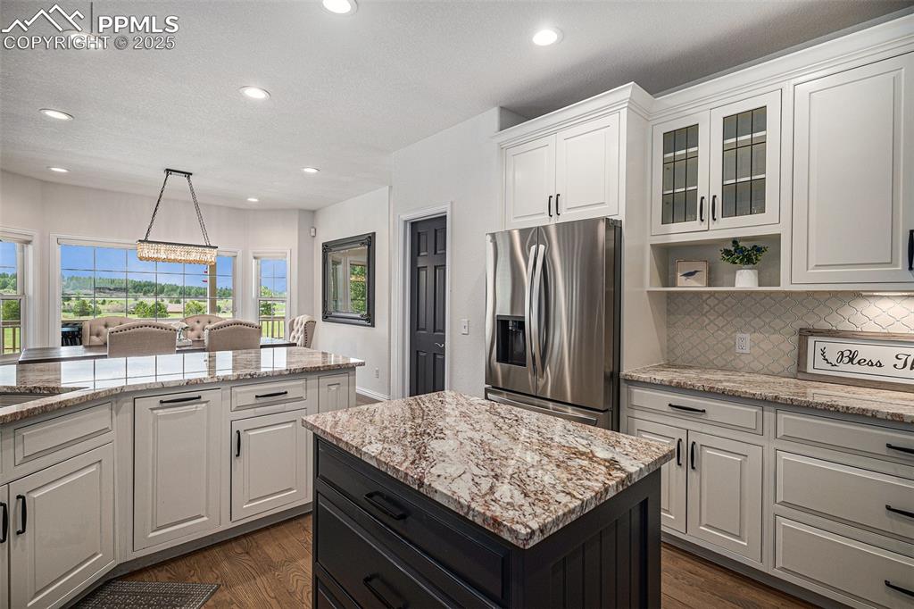 Image 11 of 50: Kitchen