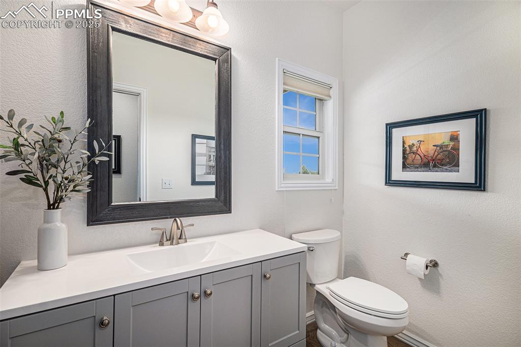 Image 18 of 50: Bathroom